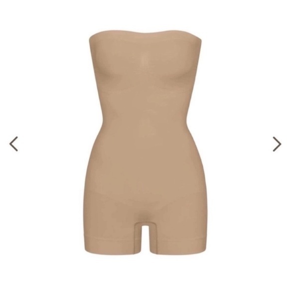 SKIMS SEAMLESS SCULPT STRAPLESS SHORTIE BODYSUIT CLAY SMALL